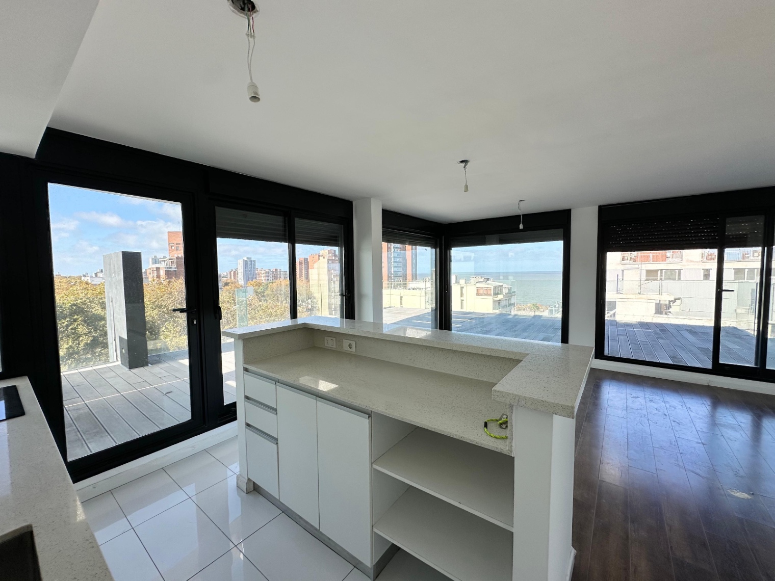 ALQUILER PENTHOUSE DE 2 DORMITORIOS Y GRAN TERRAZA EN CENTRO PROXIMO A RAMBLA · Foto 5