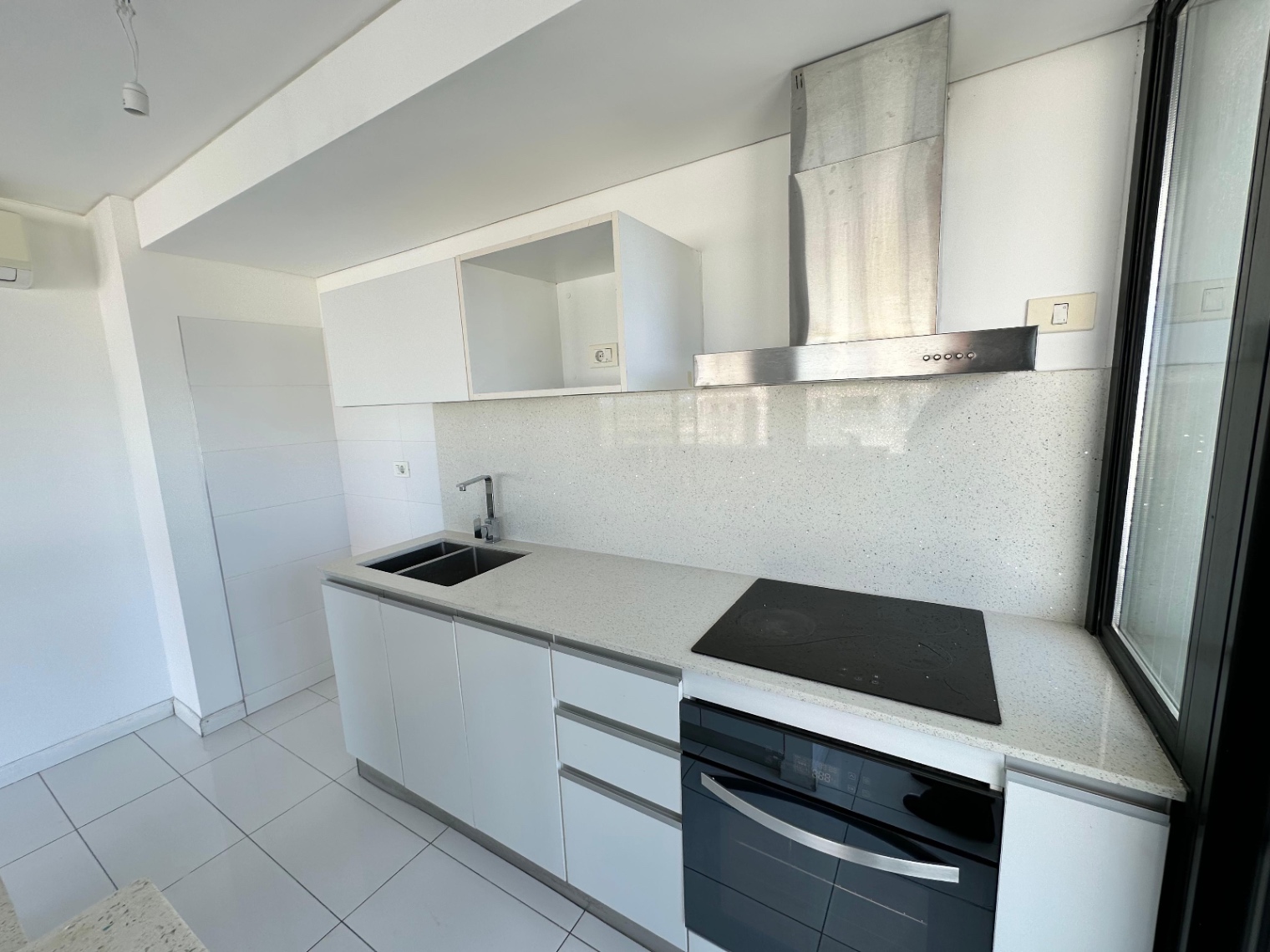 ALQUILER PENTHOUSE DE 2 DORMITORIOS Y GRAN TERRAZA EN CENTRO PROXIMO A RAMBLA · Foto 2