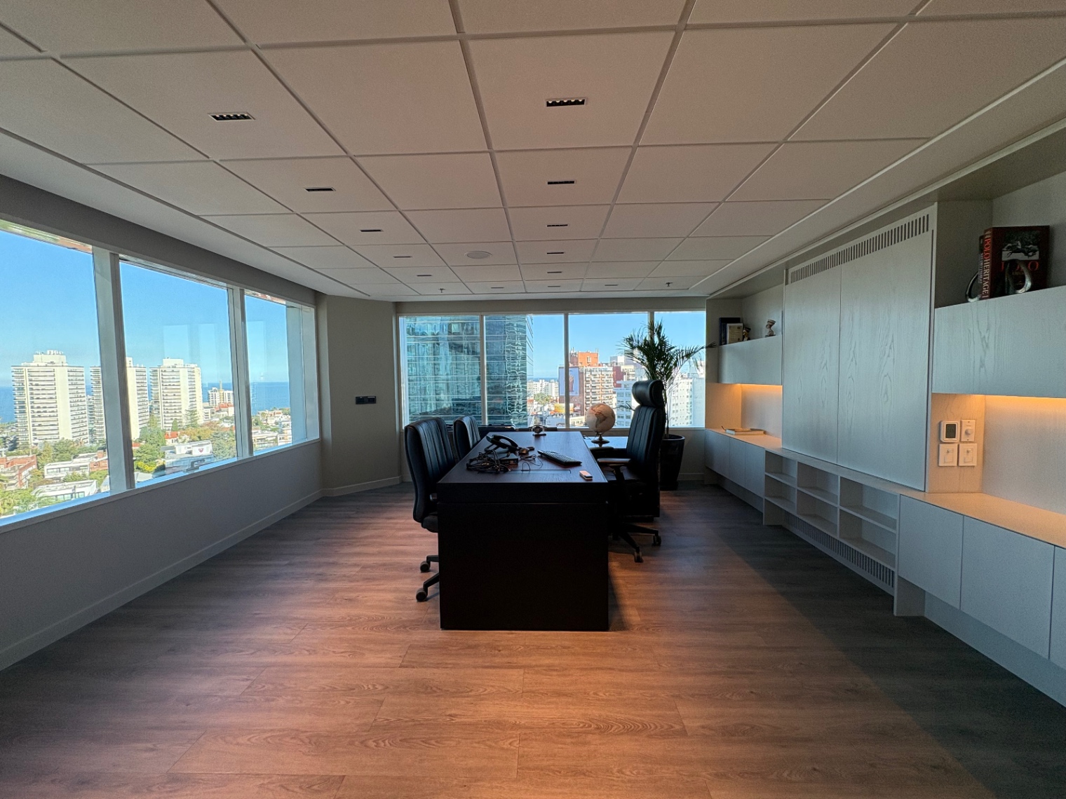 ALQUILER OFICINA DE 250M2 EN World Trade Center Montevideo POCITOS