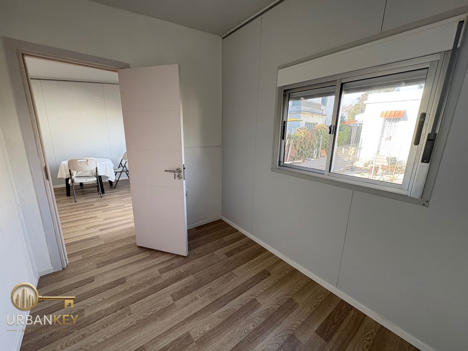 ALQUILER CASITA 1 DORMITORIO, COCHERA  Y PATIO EN COLON SIN GASTOS COMUNES