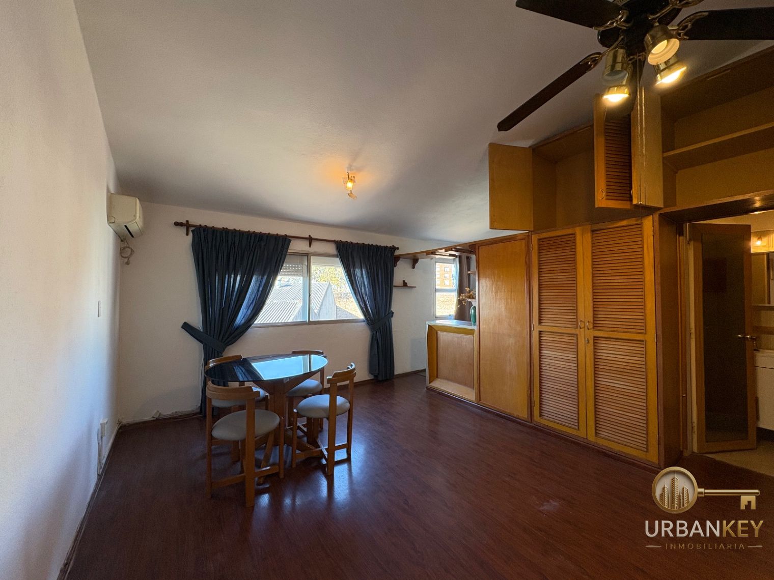 VENTA MONOAMBIENTE SEMIEQUIPADO EN UNION BAJOS GASTOS COMUNES