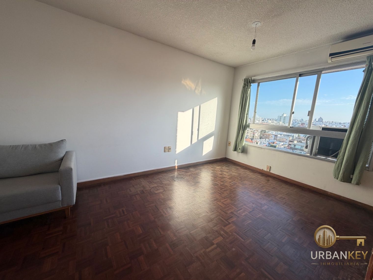Apartamento en alquiler 1 dormitorio más escritorio y garage en Pocitos