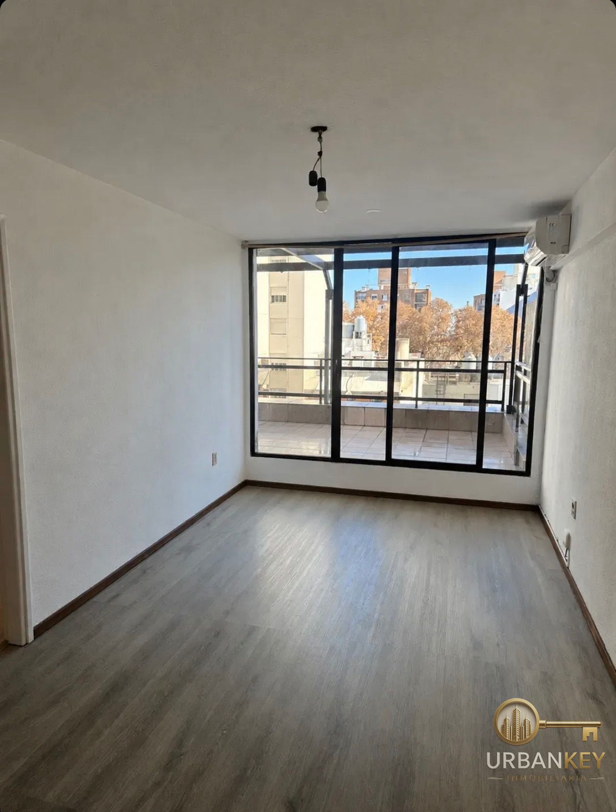 APARTAMENTO EN ALQUILER 1 DORMITORIO CON TERRAZA EN TRES CRUCES