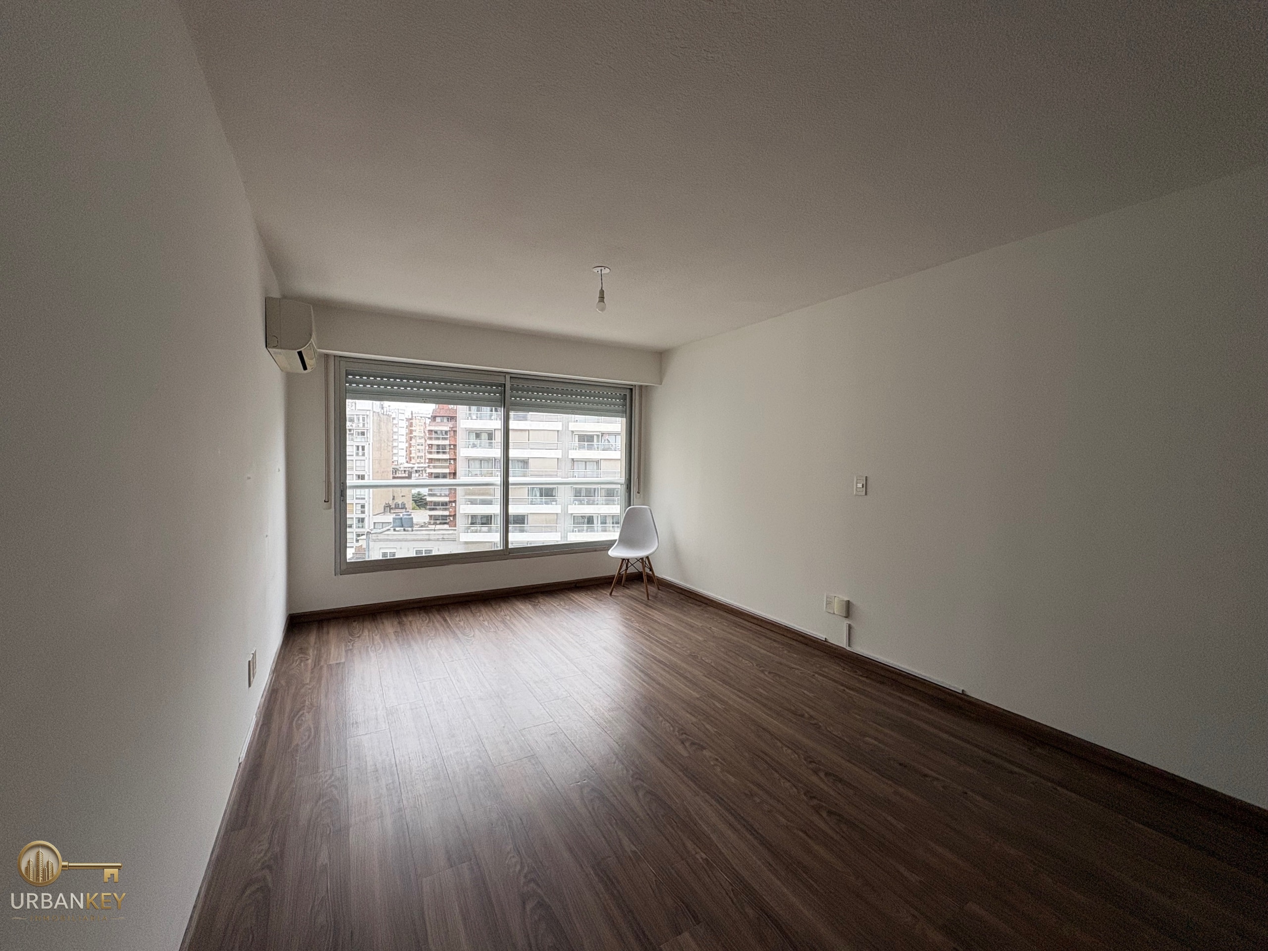 Alquiler | Pocitos | Monoambiente al Contrafrente | Piso 7 | Aire Acondicionado · Foto 1