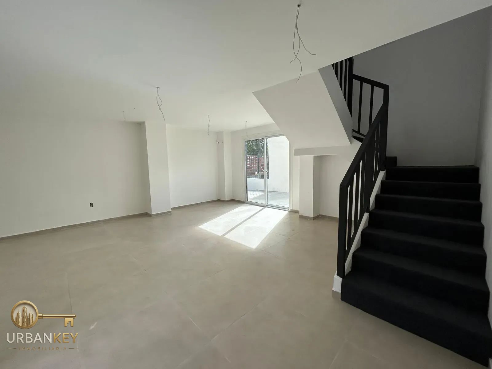 Dúplex en alquiler a estrenar 2 dormitorios, patio y cochera en Malvin Norte