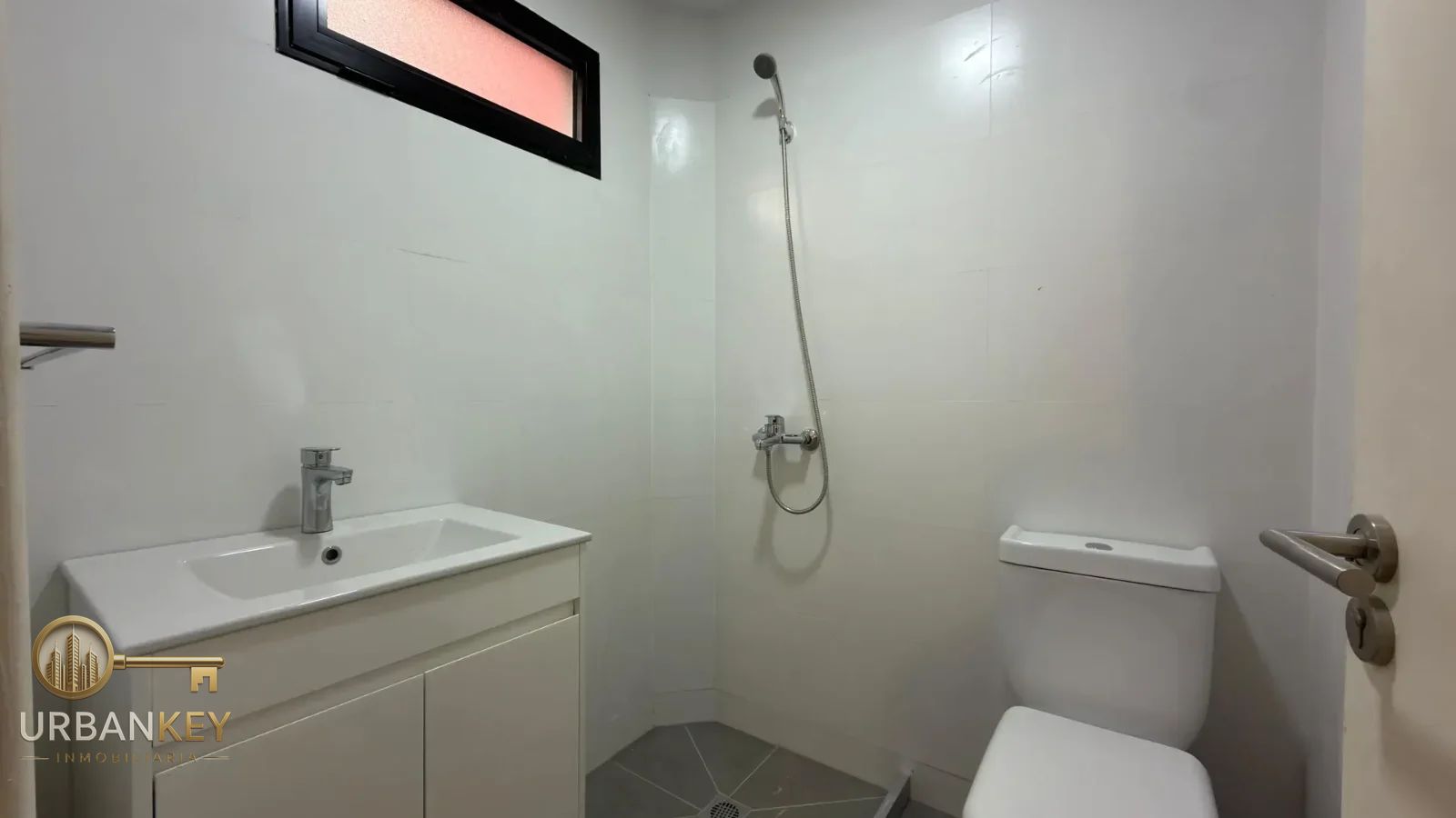 Monoambiente en alquiler vivienda u oficina con entrada independiente pocitos · Foto 10