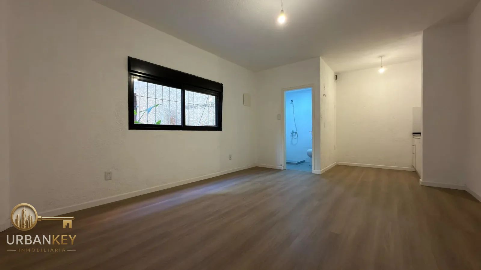 Monoambiente en alquiler vivienda u oficina con entrada independiente pocitos · Foto 1