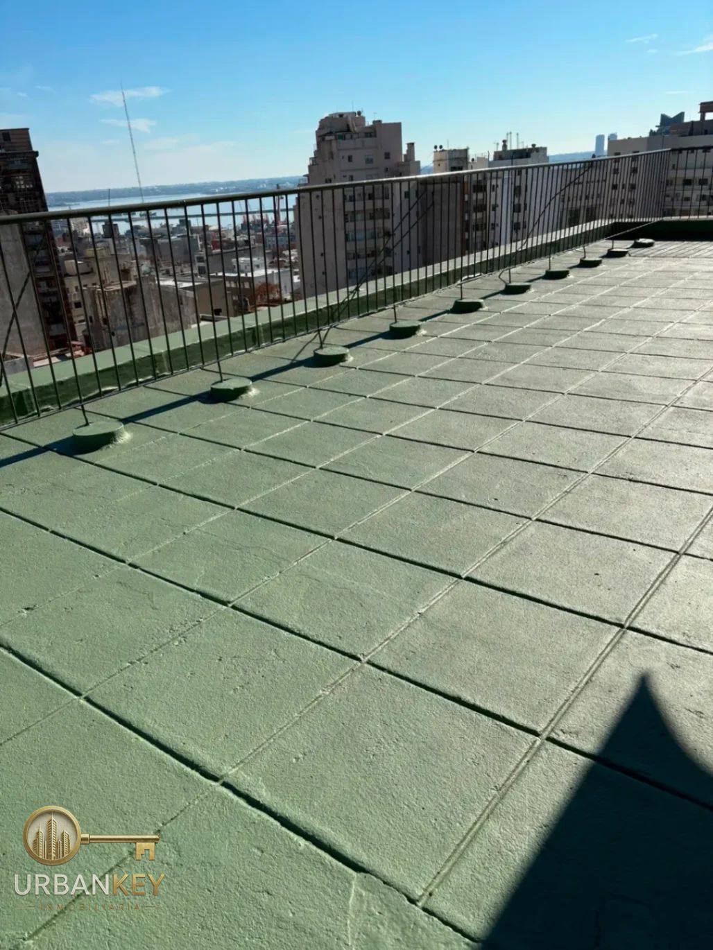 Penthouse en alquiler de 2 dormitorios 2 baños con gran terraza y cochera Centro · Foto 5