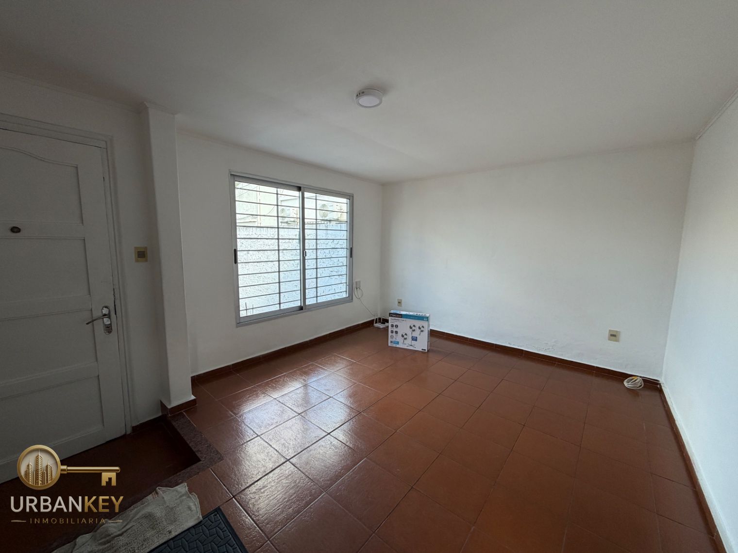 Alquiler apartamento tipo casa 1 dormitorio con patio sin gastos comunes Buceo