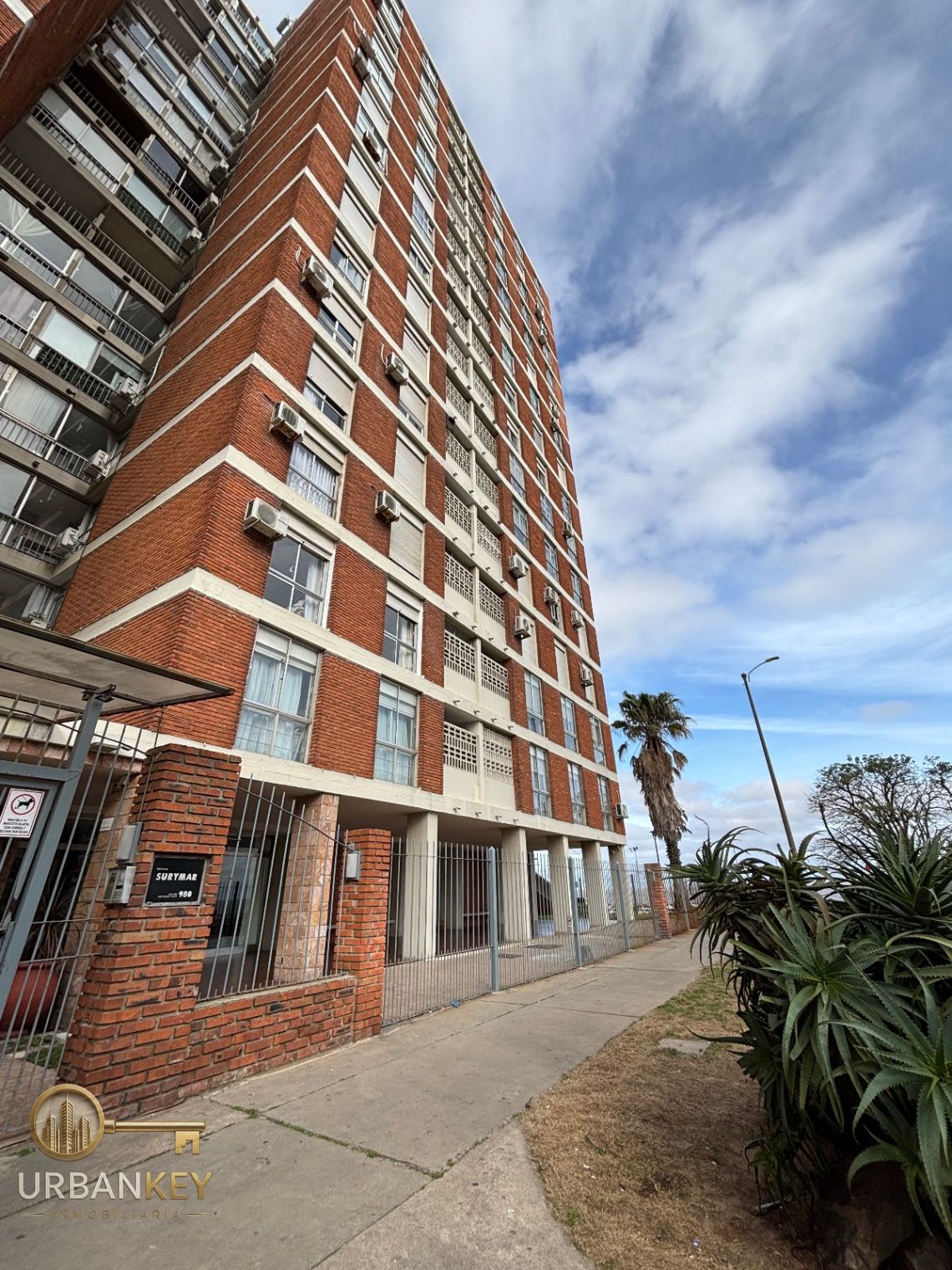 Alquiler de Apartamento de 3 Dormitorios Frente a la Rambla Barrio Sur