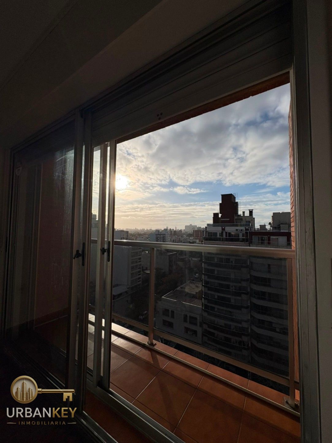 ALQUILER  OFICINA 2 DORMITORIOS - VIVIENDA U OFICINA A PASOS DE WTC - POCITOS · Foto 4