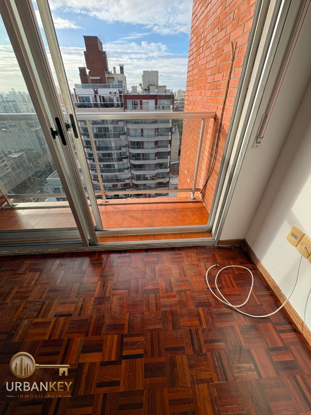 ALQUILER  OFICINA 2 DORMITORIOS - VIVIENDA U OFICINA A PASOS DE WTC - POCITOS · Foto 2