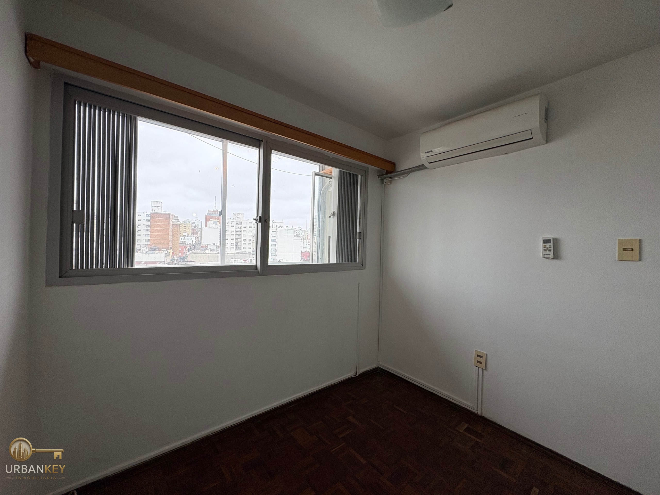 AQUILER APARTAMENTO 1 DORMITORIO PISO 9 BAJOS GASTOS COMUNES · Foto 4