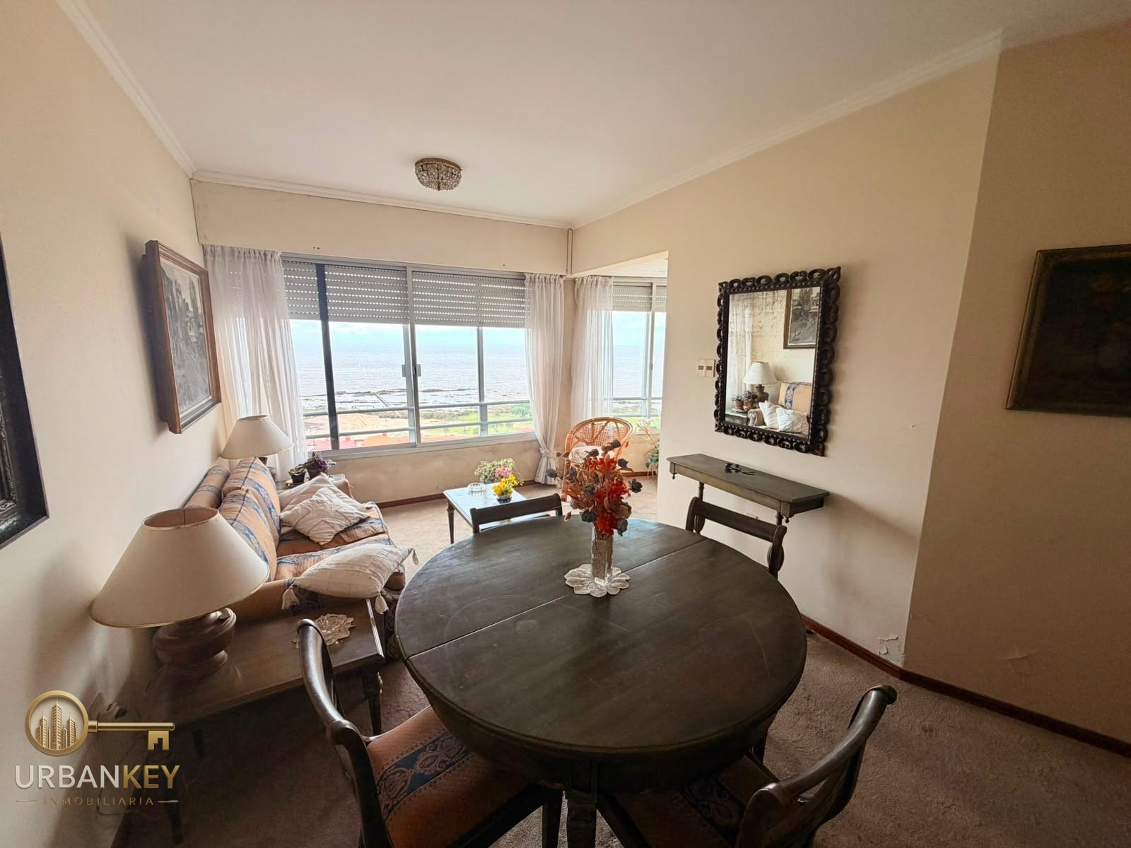 ALQUILER APARTAMENTO 2 DORMITORIOS AMOBLADO SOBRE LA RAMBLA PUNTA CARRETAS · Foto 1