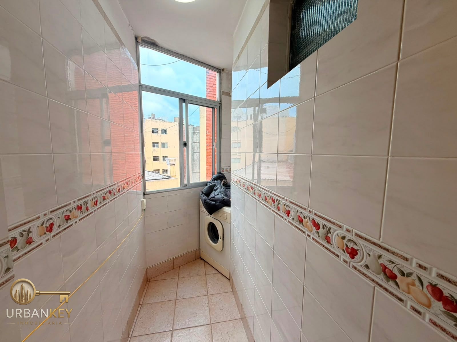 ALQUILER APARTAMENTO 2 DORMITORIOS AMOBLADO SOBRE LA RAMBLA PUNTA CARRETAS · Foto 10