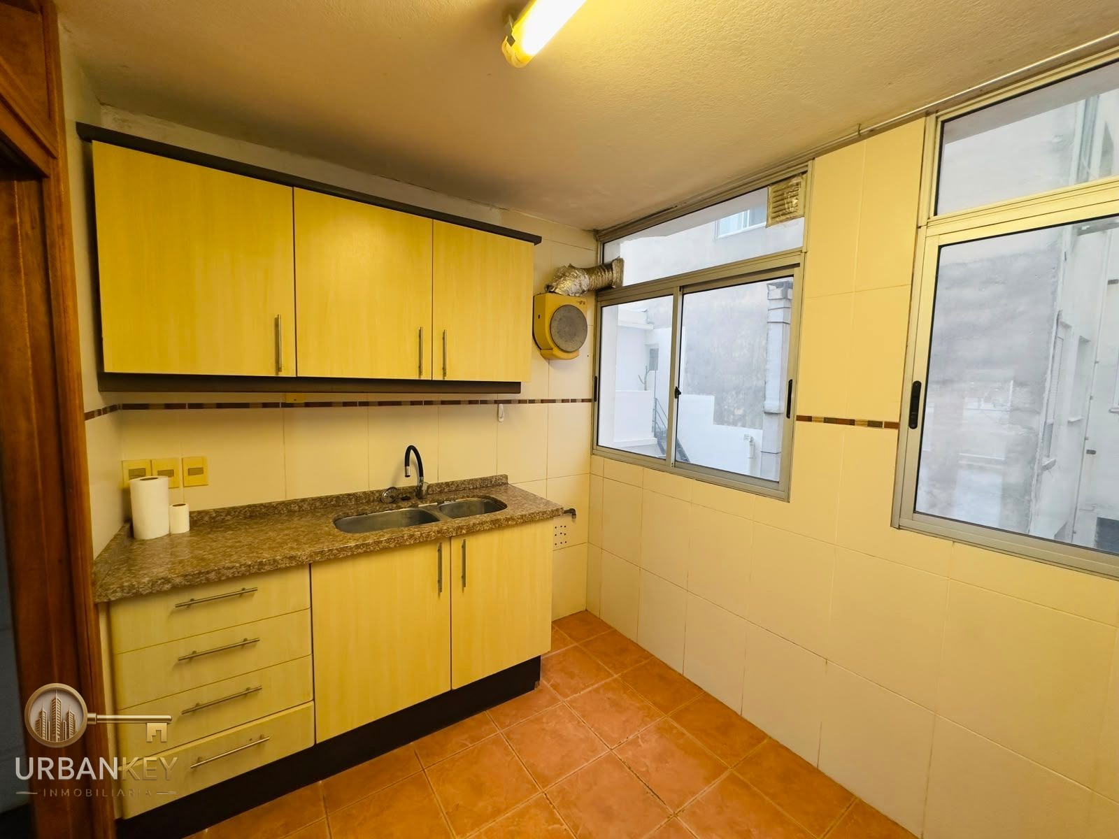 ALQUILER APARTAMENTO 3 DORMITORIOS 2 BAÑOS BALCON Y GARAGE EN PARQUE RODO SOBRE SARMIENTO · Foto 11