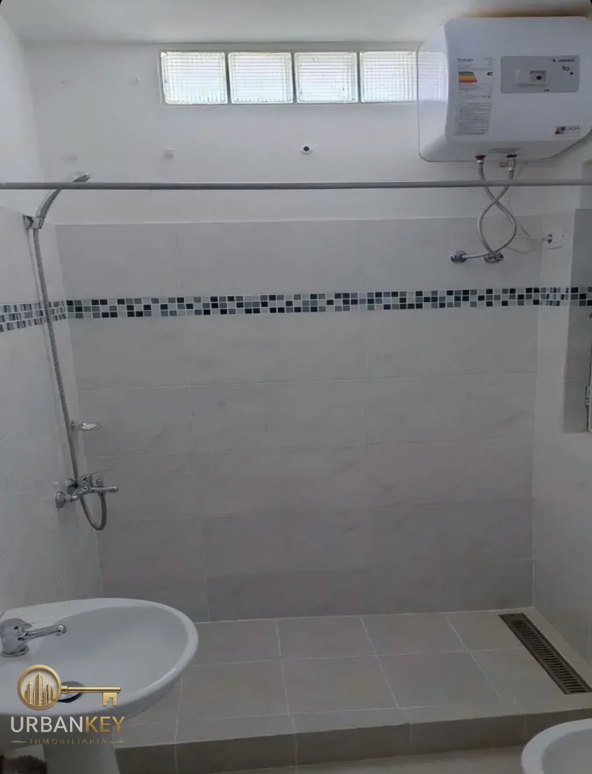 APARTAMENTO EN ALQUILER DE 1 DORMITORIO CON BAJOS GASTOS COMUNES EN CENTRO · Foto 10