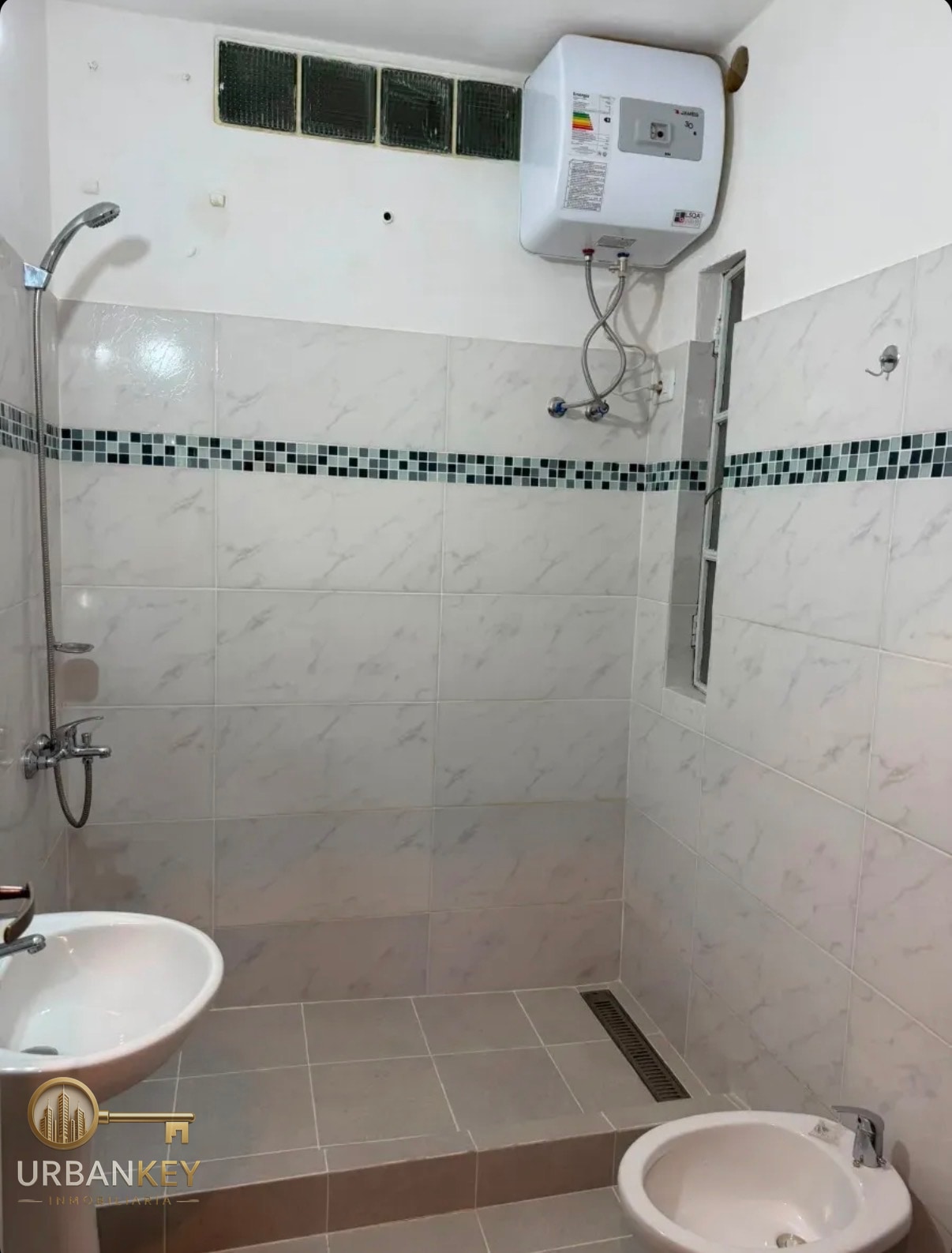APARTAMENTO EN ALQUILER DE 1 DORMITORIO CON BAJOS GASTOS COMUNES EN CENTRO · Foto 7