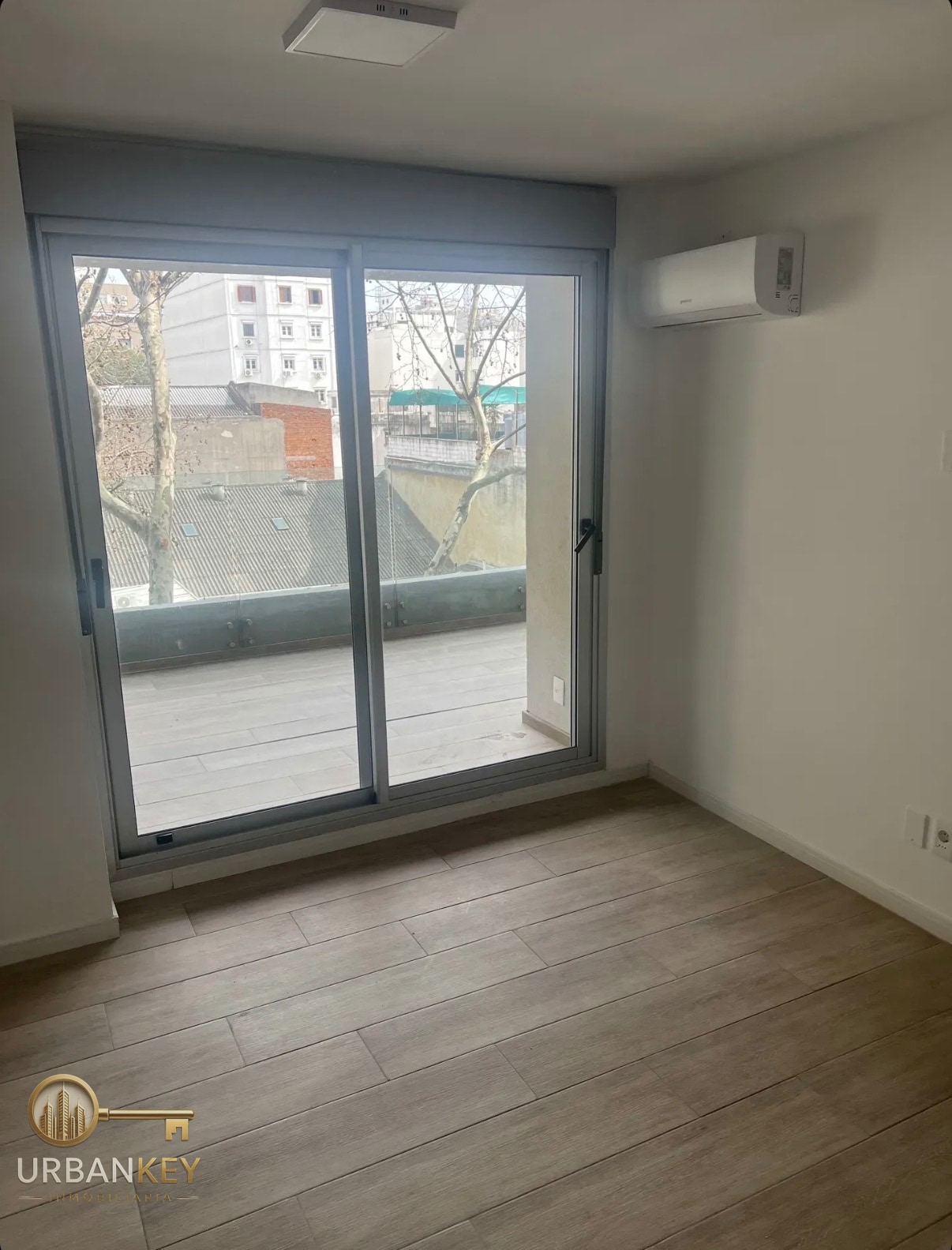APARTAMENTO EN ALQUILER 1 DORMITORIO y GRAN TERRAZA CON PARRILLERO EN CORDÓN · Foto 3