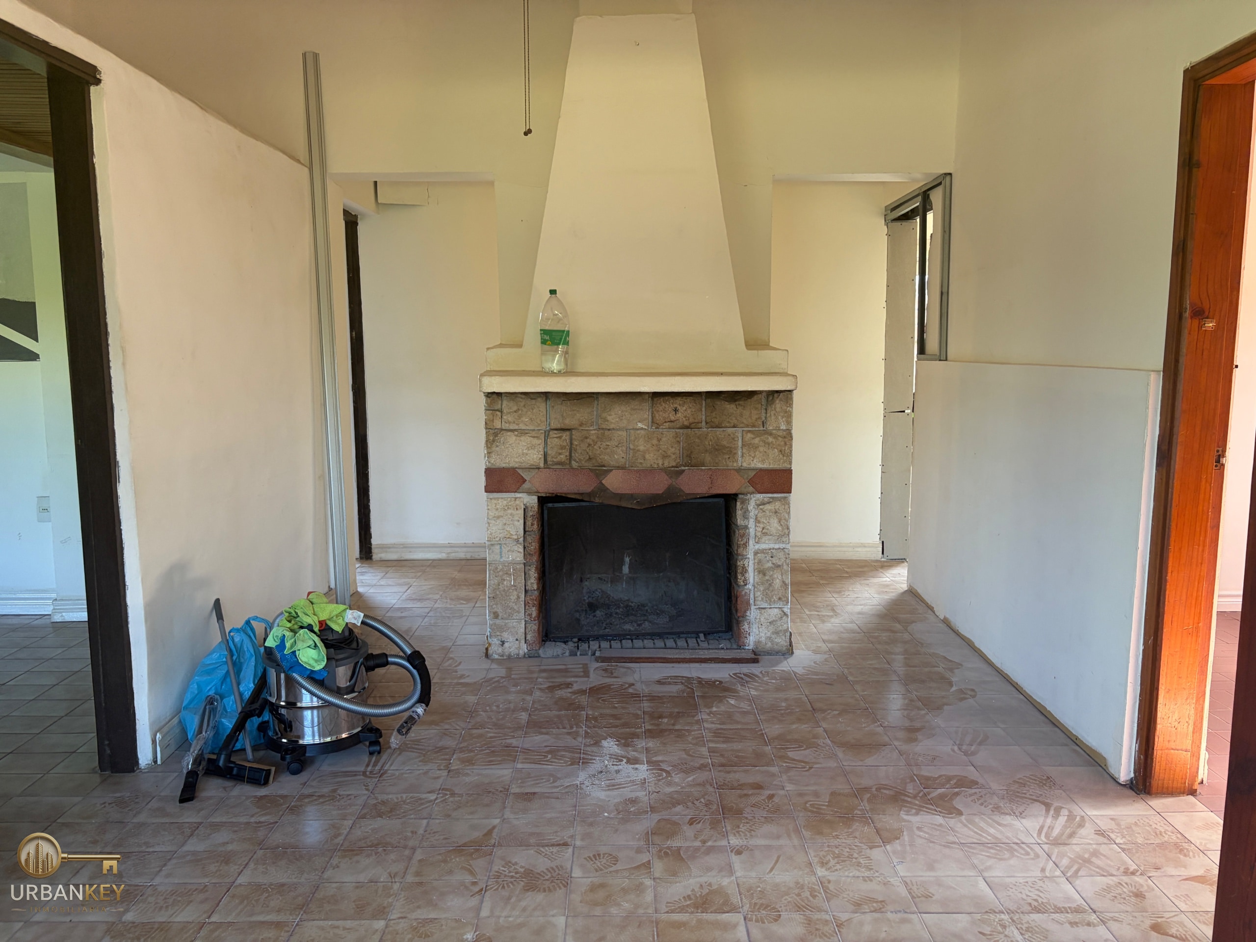 Alquiler casa 4 dormitorios, patio, parrillero + entrada para vehiculos Lagomar · Foto 7