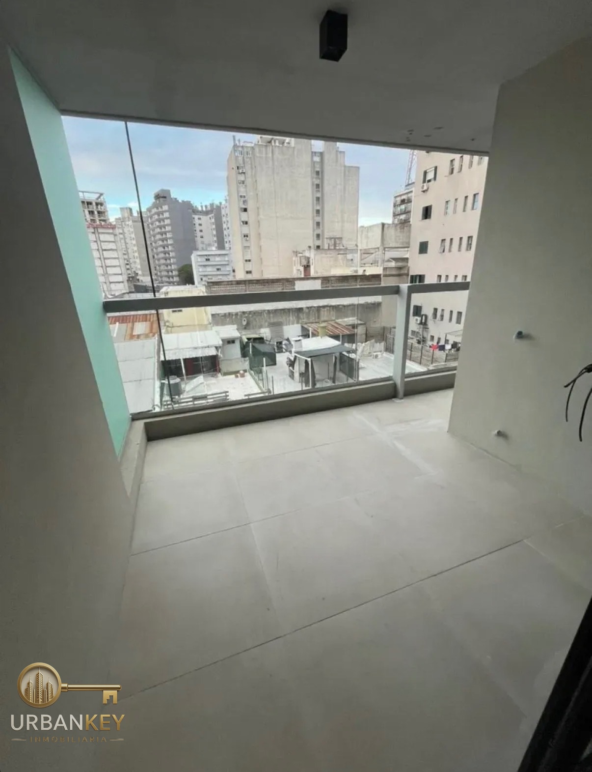 Alquiler apartamento 1 dormitorio con terraza, parrillero y garage - Tres Cruces · Foto 2