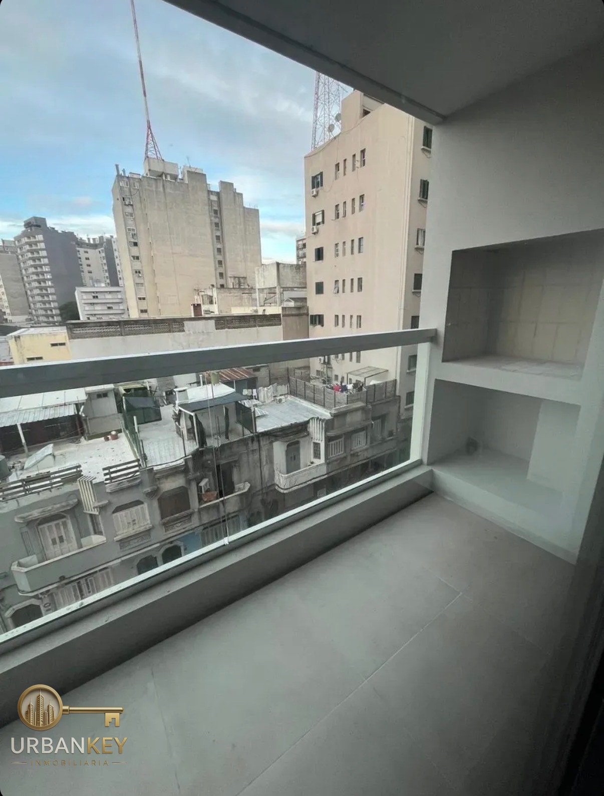 Alquiler apartamento 1 dormitorio con terraza, parrillero y garage - Tres Cruces · Foto 1
