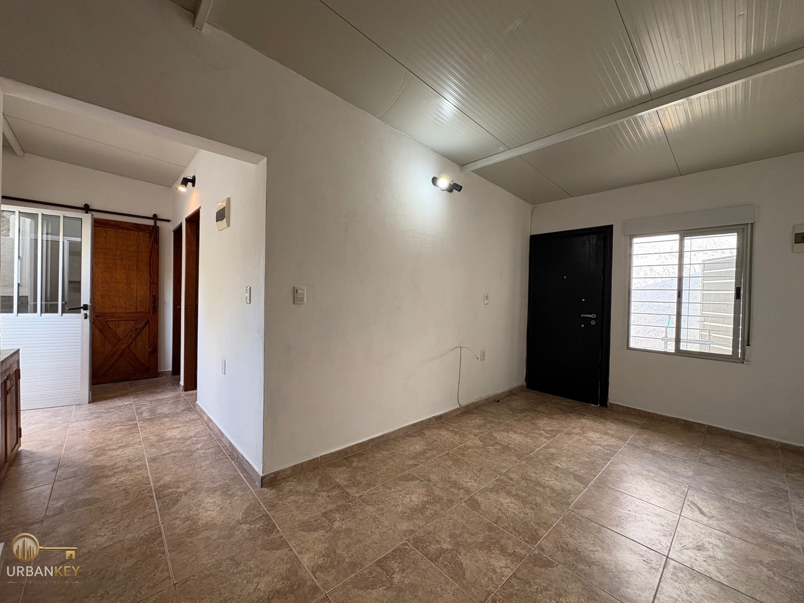 ALQUILER CASITA 2 DORMITORIOS ESTUFA PARRILLERO PATIO COCHERA LA CRUZ DECARRASCO