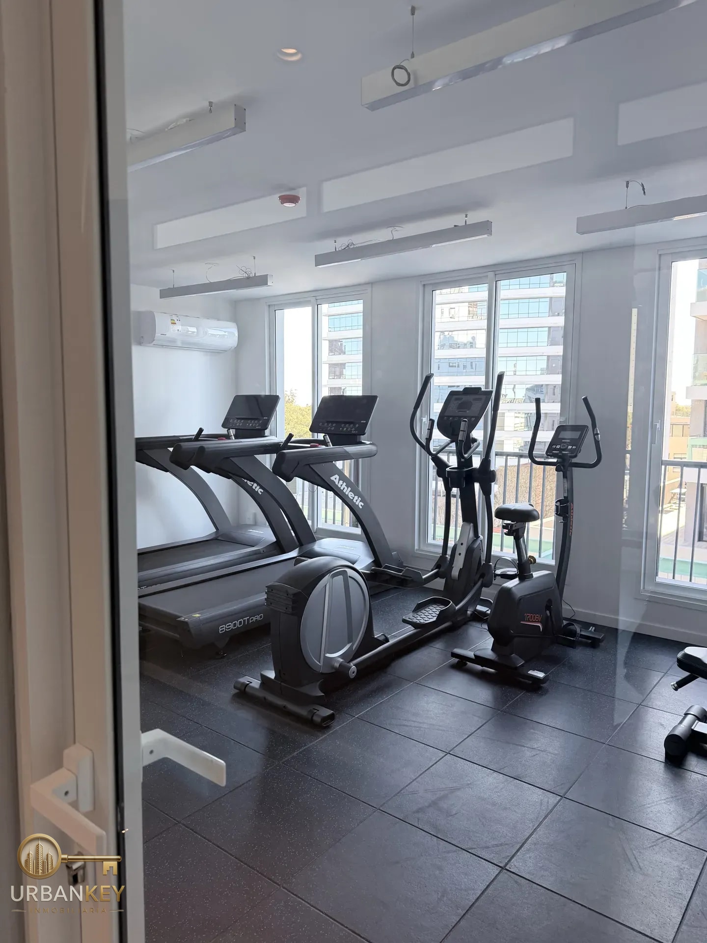 ALQUILER PH 1 DORMITORIO CON PATIO, PARRILLERO PISCINA Y GARAJE PUNTA CARRETAS · Foto 9