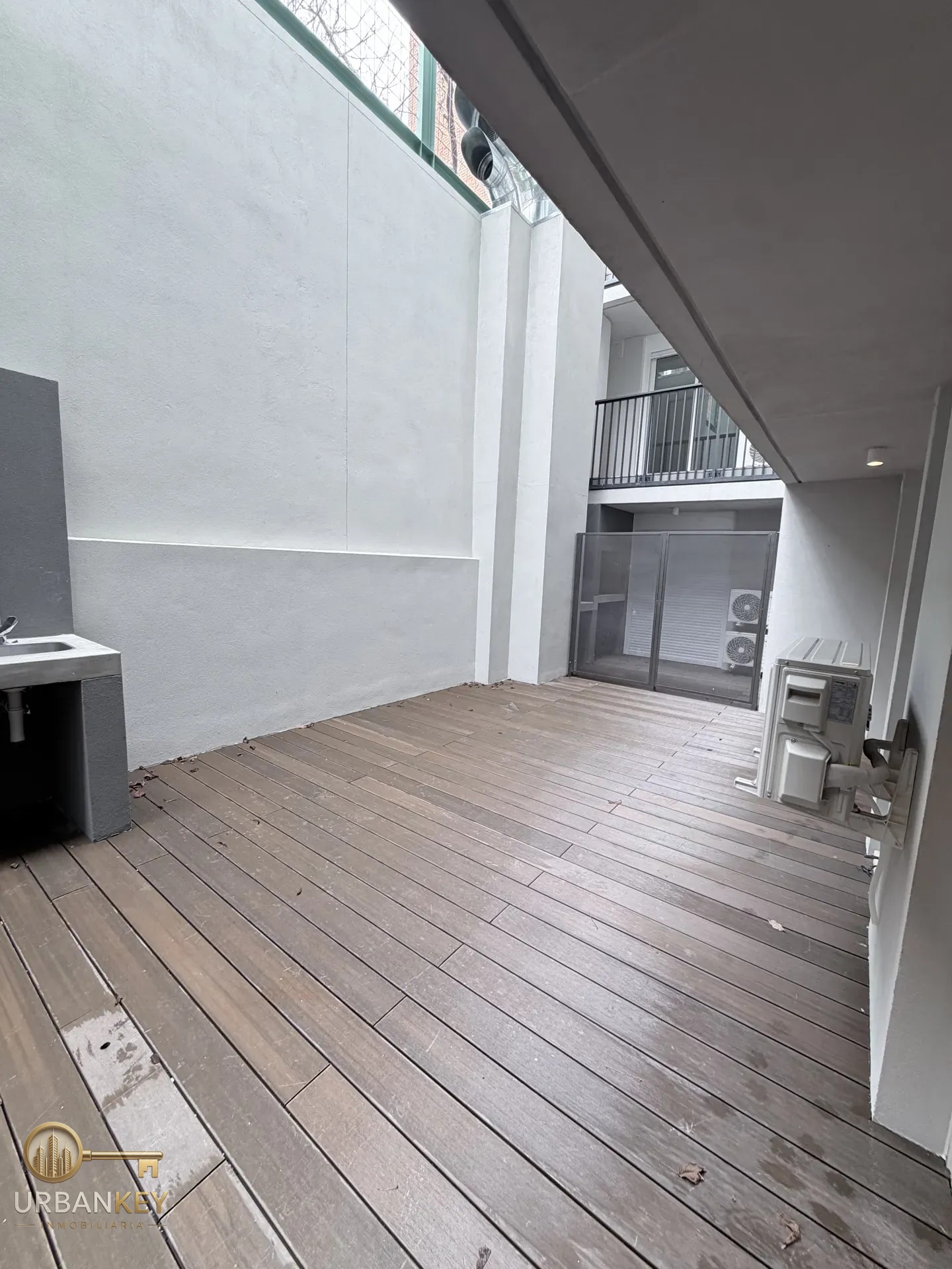 ALQUILER PH 1 DORMITORIO CON PATIO, PARRILLERO PISCINA Y GARAJE PUNTA CARRETAS · Foto 3