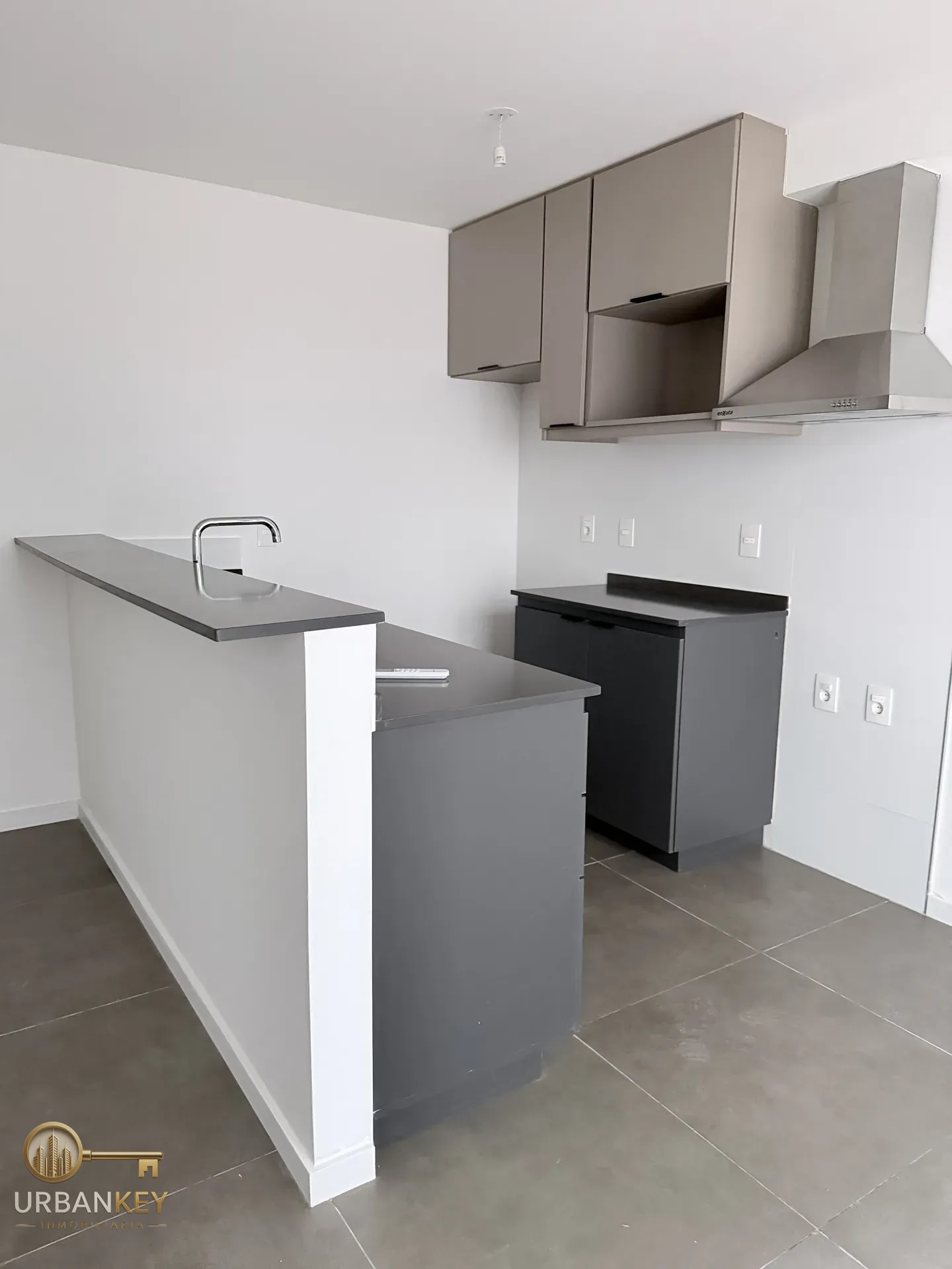 ALQUILER PH 1 DORMITORIO CON PATIO, PARRILLERO PISCINA Y GARAJE PUNTA CARRETAS · Foto 4