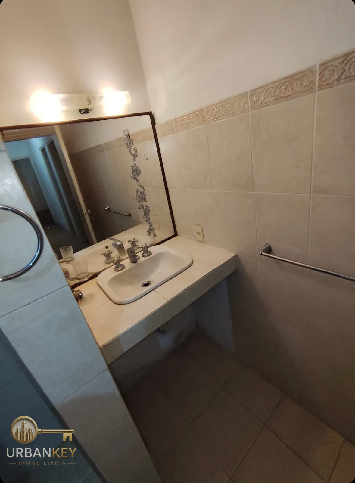 Alquiler de Apartamento de 3 Dormitorios con Balcón en Centro · Foto 9