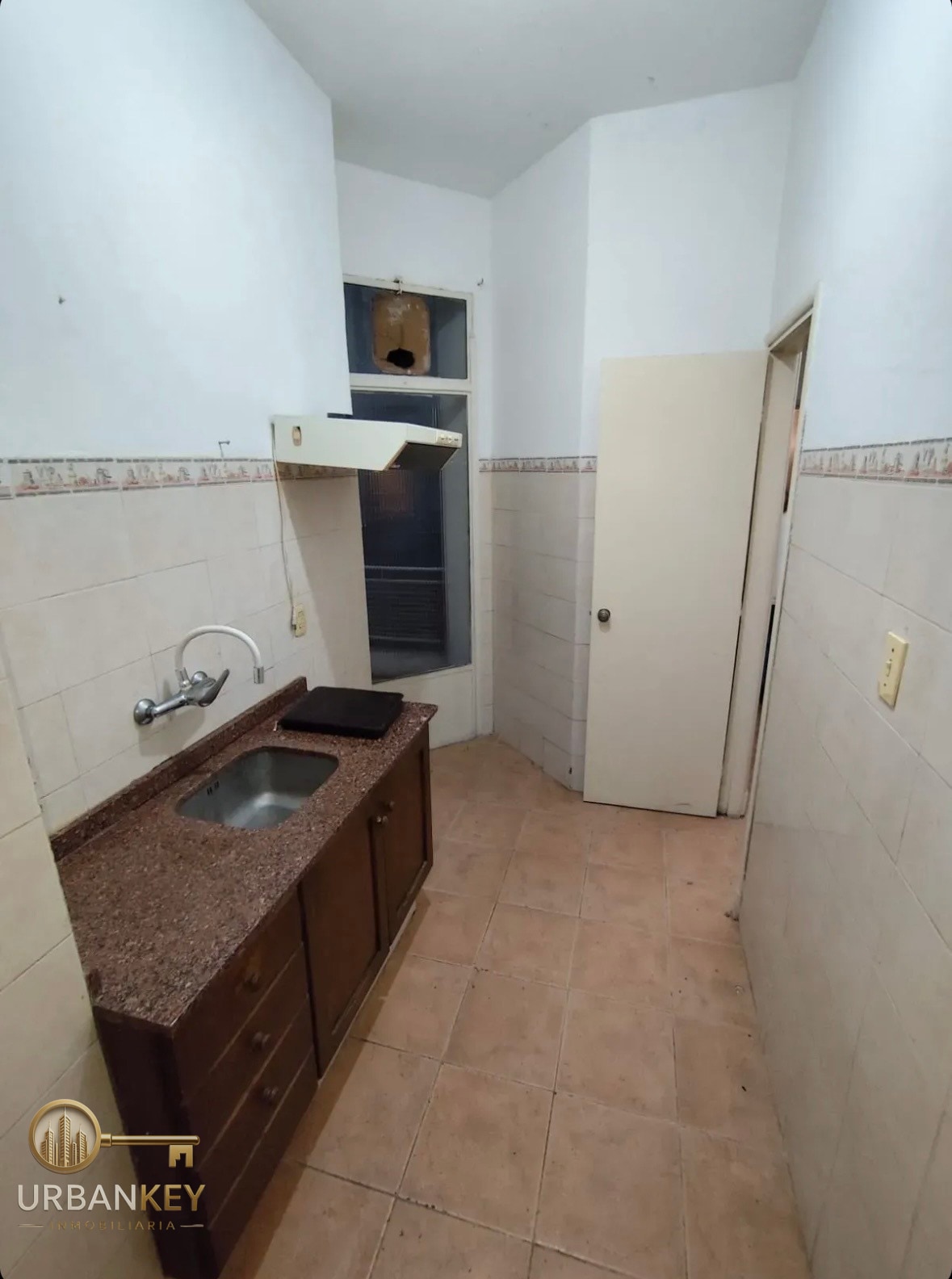 Alquiler de Apartamento de 3 Dormitorios con Balcón en Centro · Foto 2