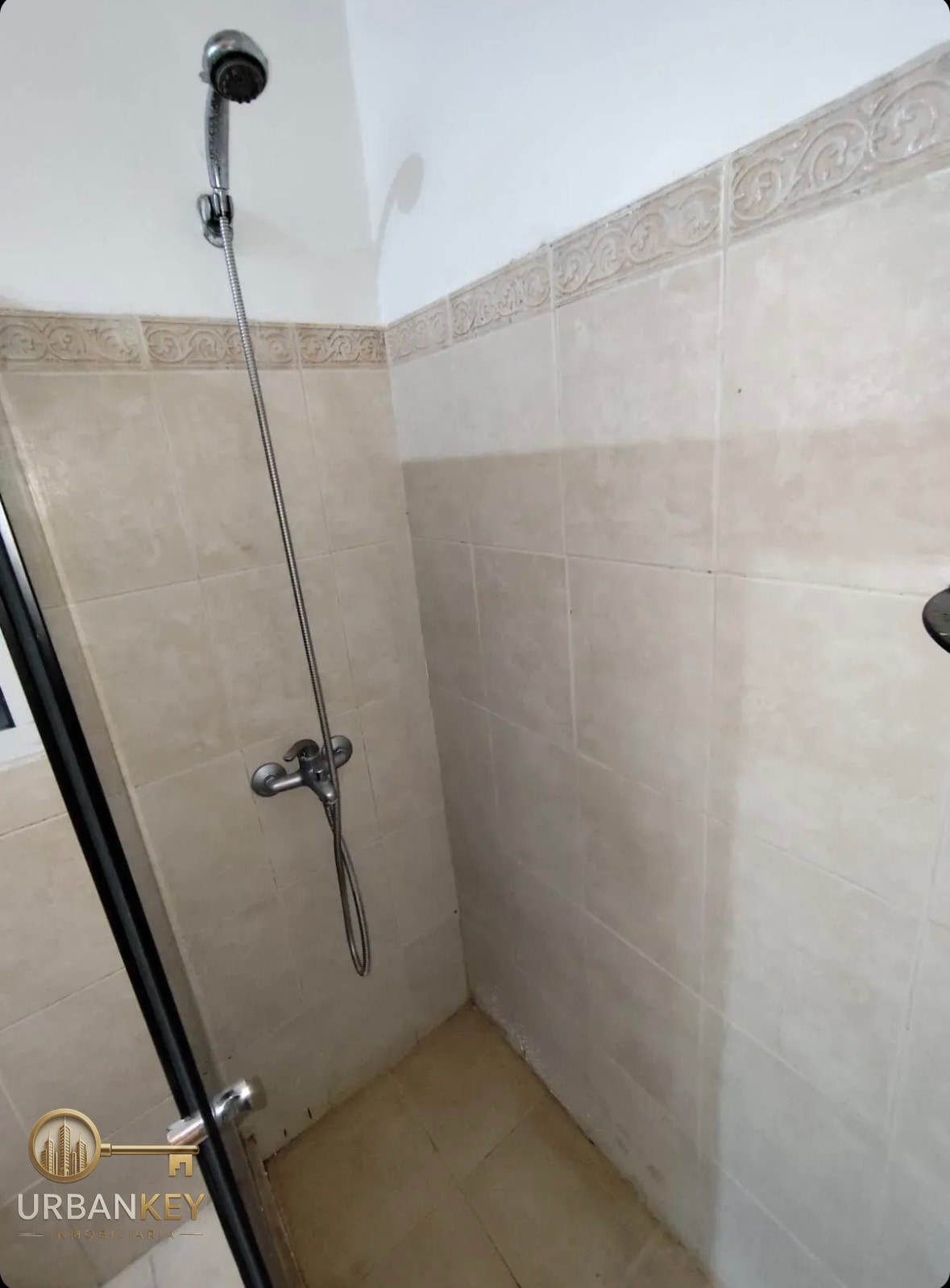 Alquiler de Apartamento de 3 Dormitorios con Balcón en Centro · Foto 11