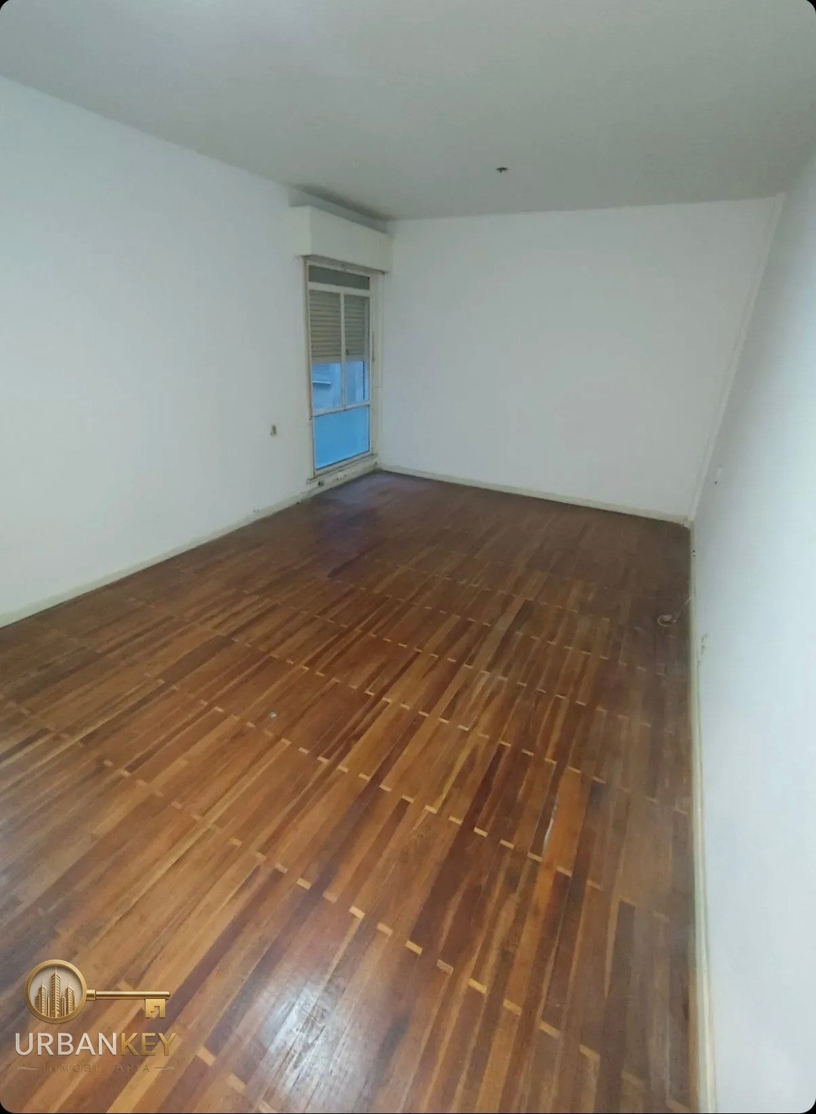 Alquiler de Apartamento de 3 Dormitorios con Balcón en Centro · Foto 6