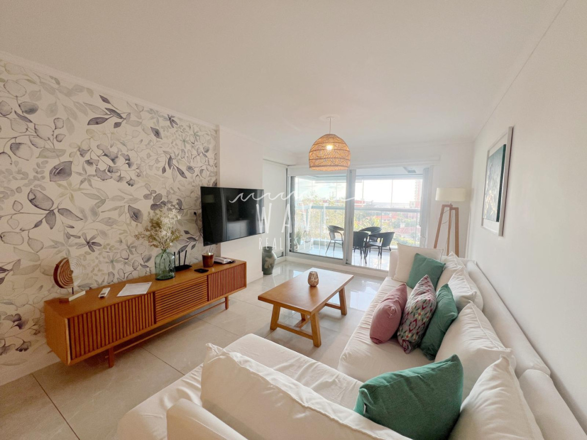 Alquiler anual, apartamento de 2 dormitorios en Punta del Este, zona Playa Mansa