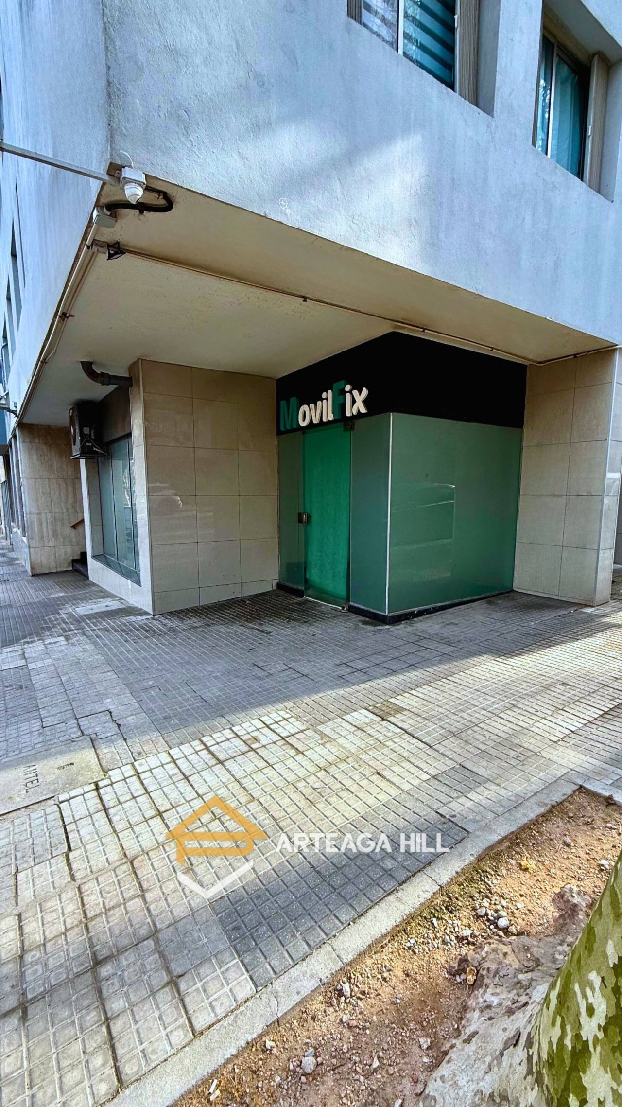 ALQUILER | Local comercial al frente en el Centro – Excelente ubicación sobre esquina.
