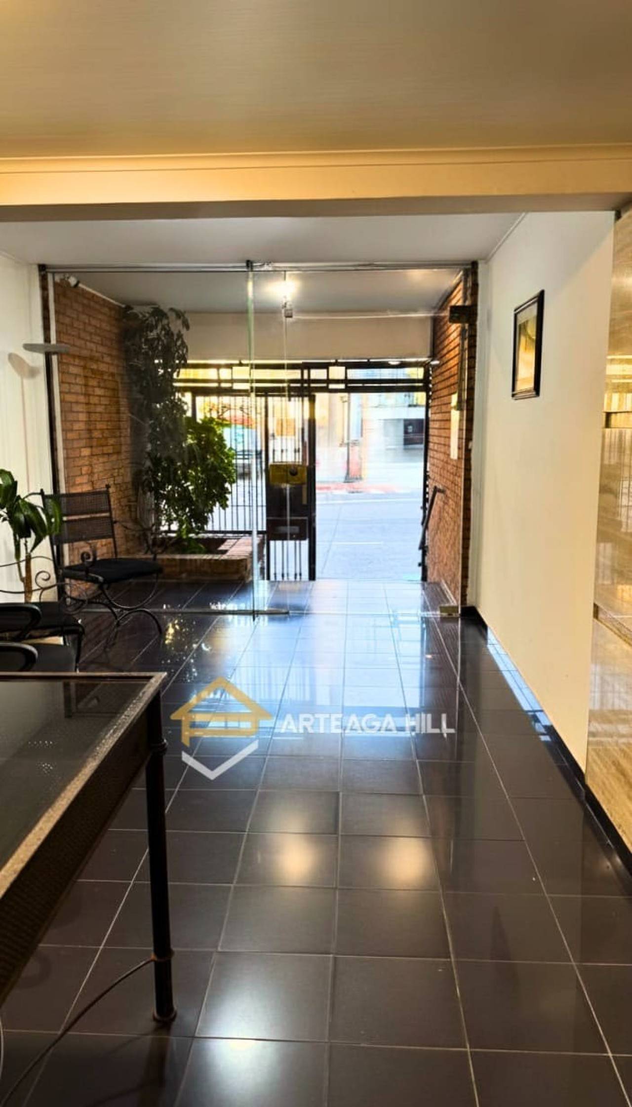 ALQUILER | Monoambiente al frente | Tres Cruces | Muy Luminoso y Excelente Ubicación frente a la terminal - APTO OFICINA O VIVIENDA