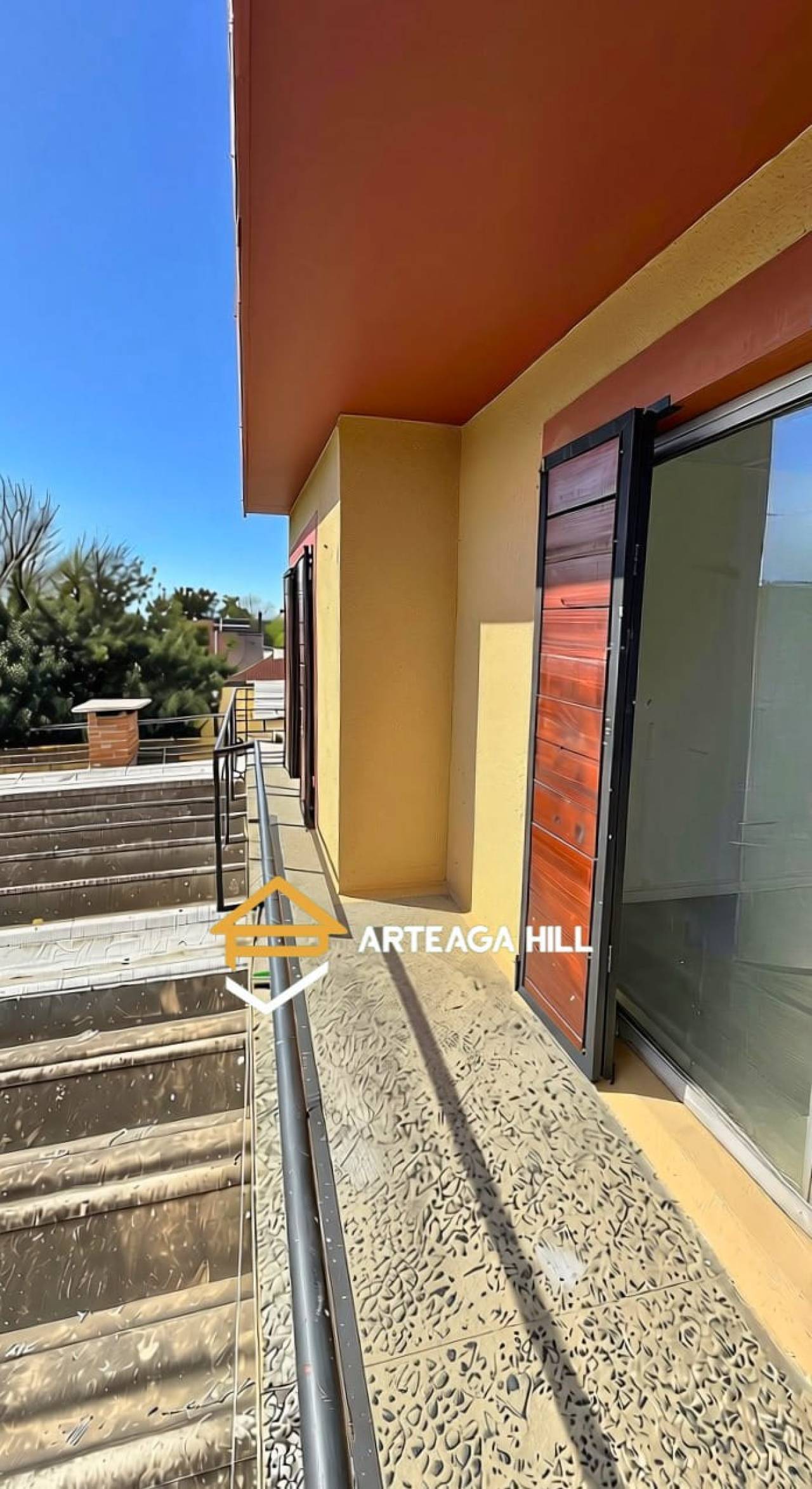 ALQUILER | Casa de altos al frente | 3 dormitorios | Carrasco Norte | SIN GASTOS COMUNES | COCHERA | PROXIMO AL LATU, Portones Shopping y Parque Rivera · Foto 1