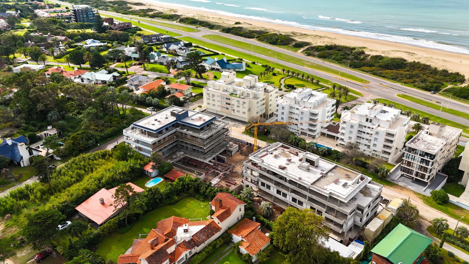 Apartamento en venta de 2 dormitorio Punta del Este San Rafael, vistas al mar y a una cuadra de Playa Brava, entrega 2026