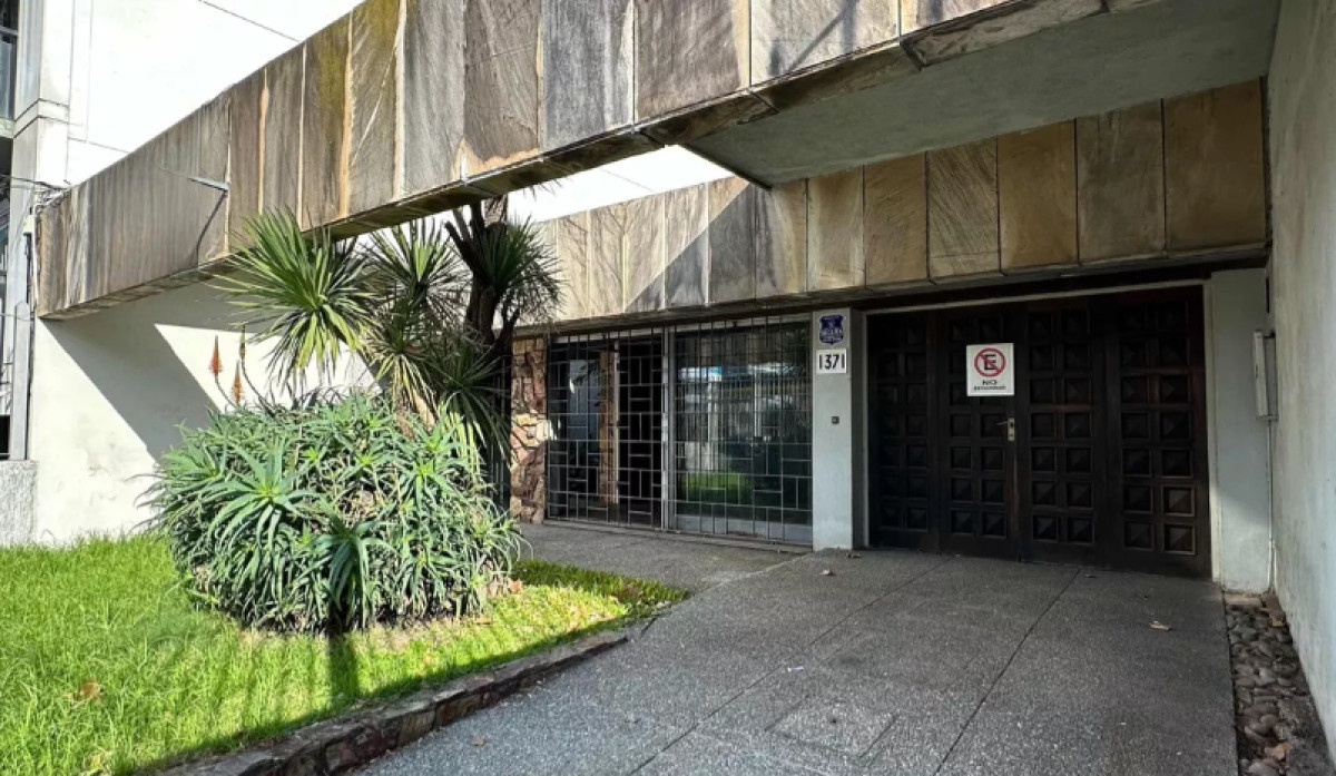 Venta Casa 4 Dormitorios Buceo Patio Piscina Cochera