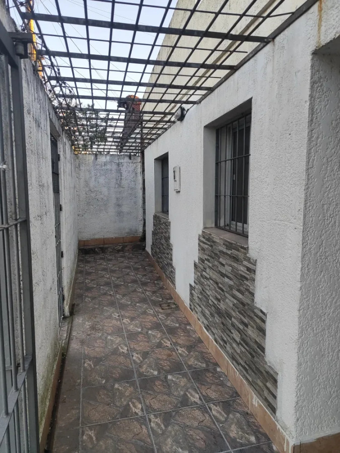 Venta Casa 3 Dormitorios Cerrito patio y garaje