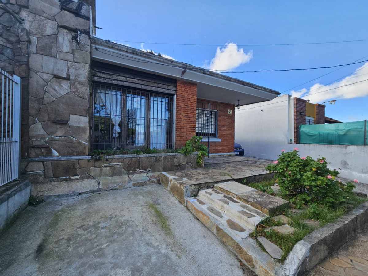 Venta Casa 2 Dormitorios Barbacoa Perez Castellano