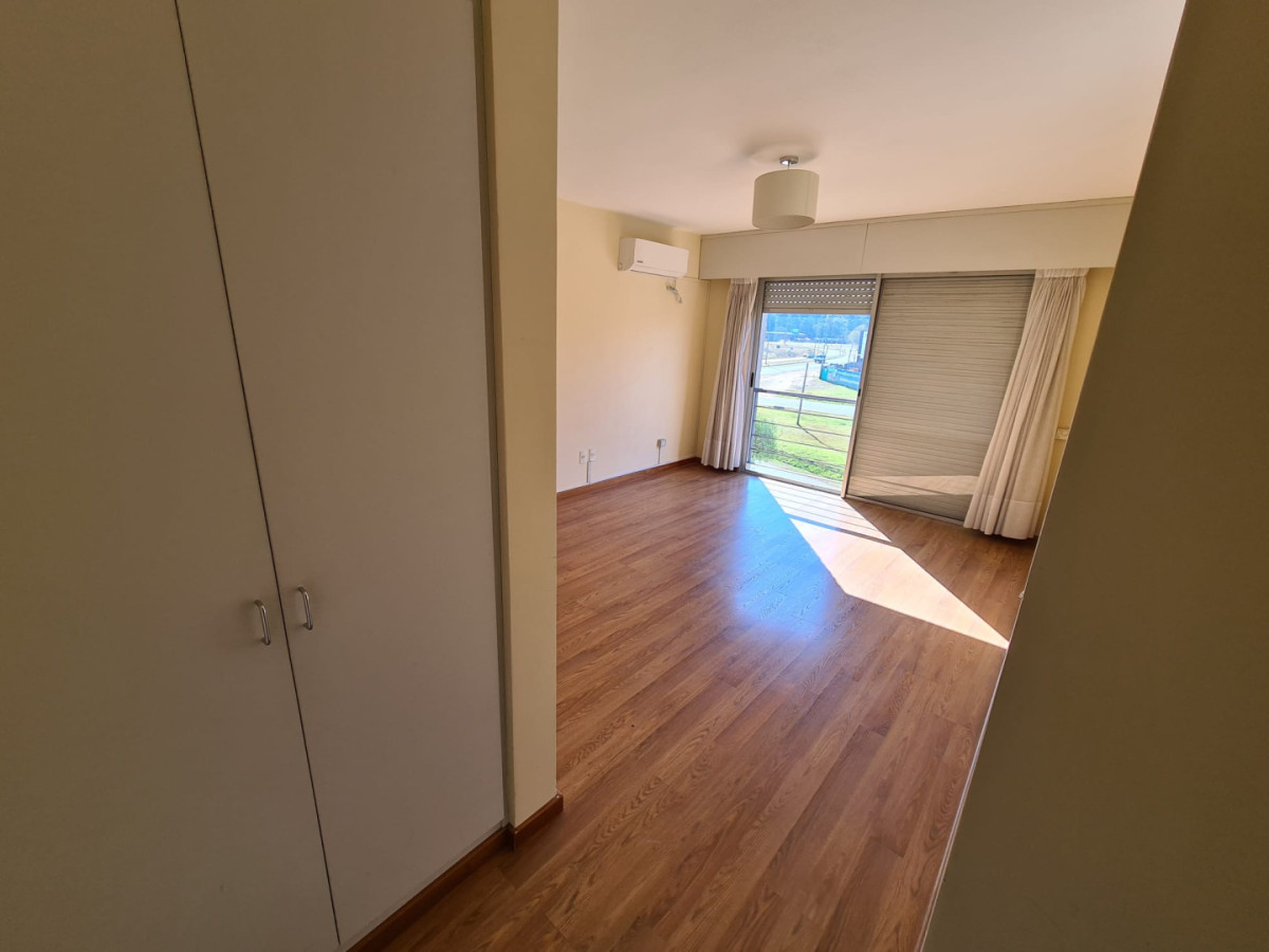 Alquiler Apartamento 2 Dormitorios y Cochera Barra de Carrasco · Foto 3
