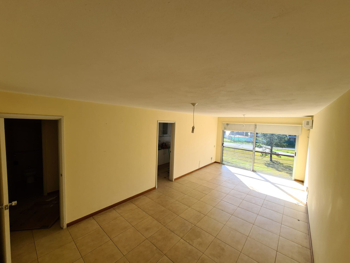 Alquiler Apartamento 2 Dormitorios y Cochera Barra de Carrasco · Foto 2