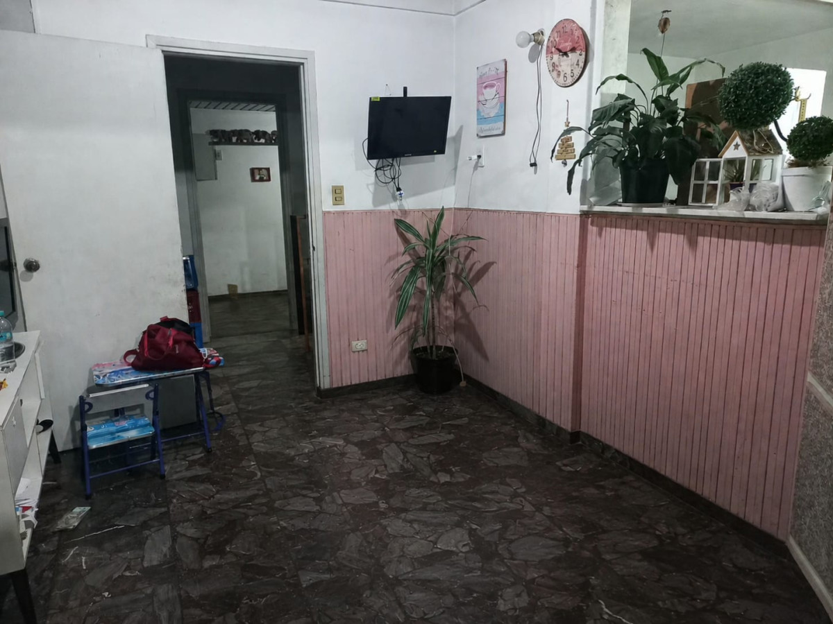 Alquiler Apartamento 4 Dormitorios La Comercial con patio · Foto 2
