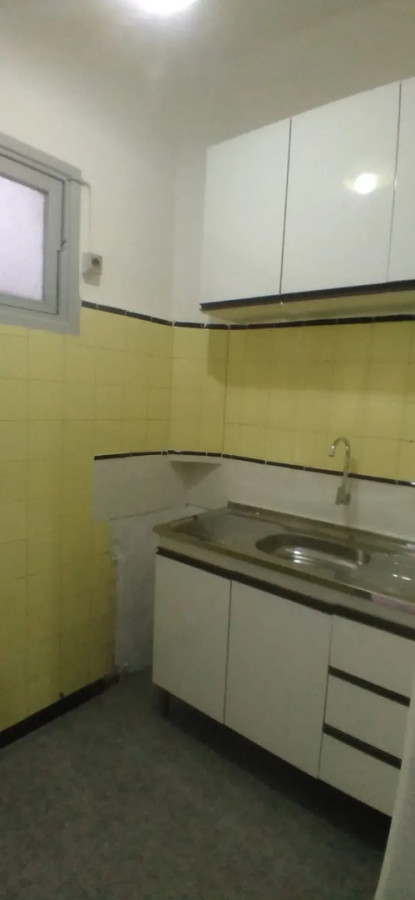 Alquiler Apartamento 1 Dormitorio Centro con Patio Interno · Foto 3