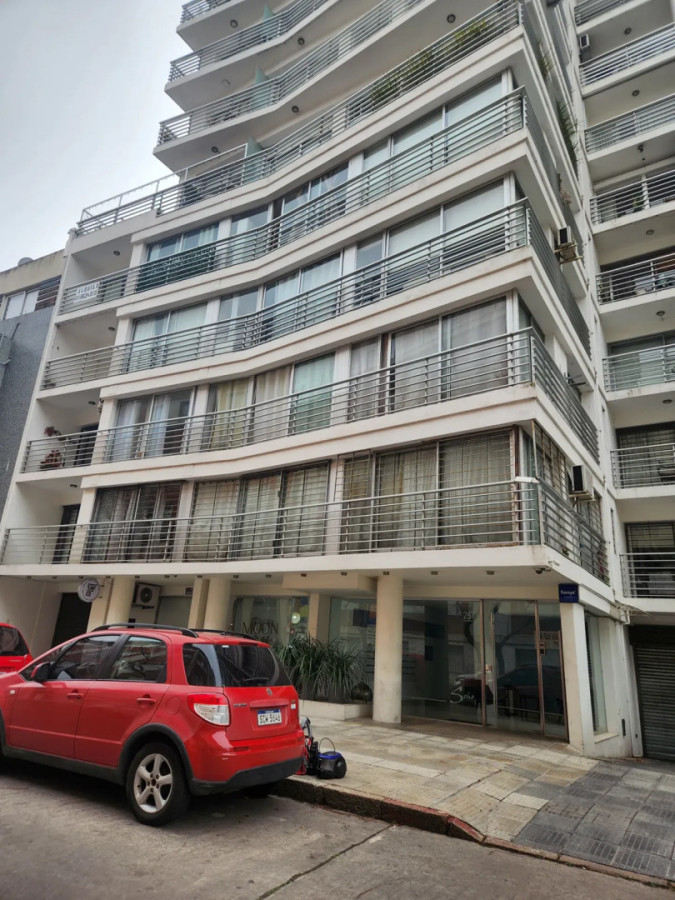 Alquiler Apartamento Monoambiente Grande Pocitos con Patio · Foto 2