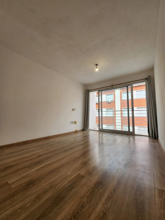 Alquiler Apartamento Monoambiente Grande Pocitos con Patio · Foto 1
