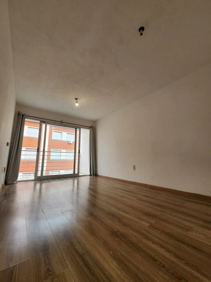 Alquiler Apartamento Monoambiente Grande Pocitos con Patio · Foto 3