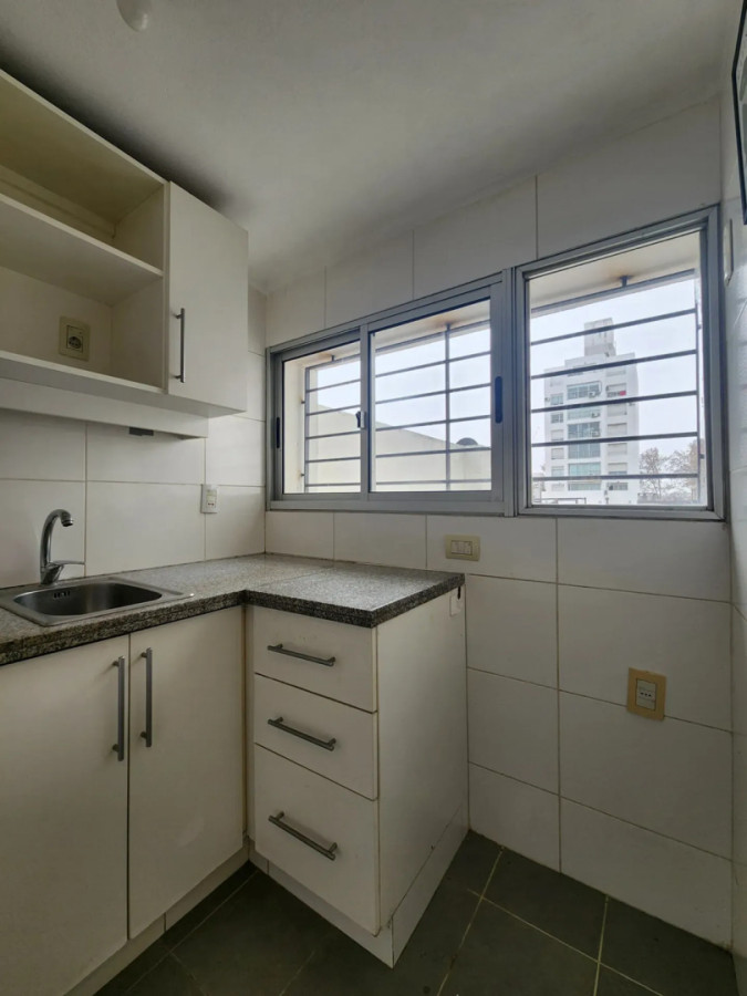 Alquiler Apartamento Monoambiente Grande Pocitos con Patio · Foto 9